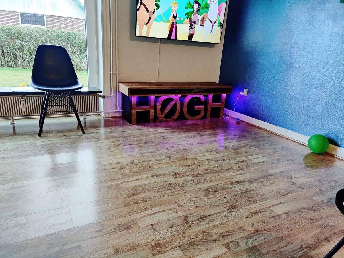 HØGH TV bench with LED — installed